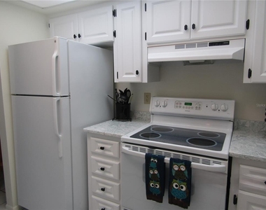 7050 W Country Club Drive N - Photo Thumbnail 10
