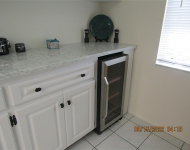 7050 W Country Club Drive N - Photo Thumbnail 11