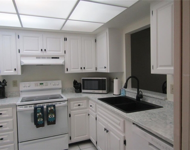 7050 W Country Club Drive N - Photo Thumbnail 9
