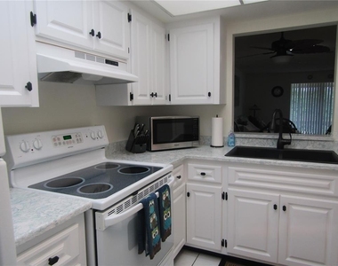 7050 W Country Club Drive N - Photo Thumbnail 13