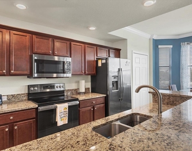 16804 Vardon Terrace - Photo Thumbnail 10