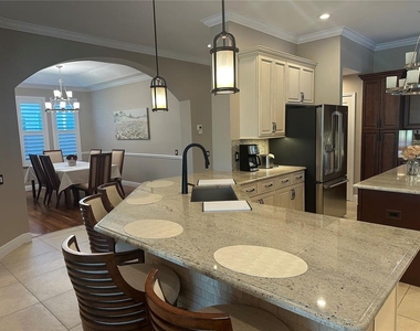 7135 Kensington Court - Photo Thumbnail 6