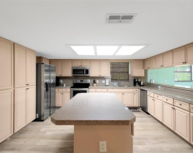 4003 Bayside Court - Photo Thumbnail 17