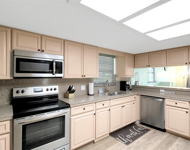 4003 Bayside Court - Photo Thumbnail 20