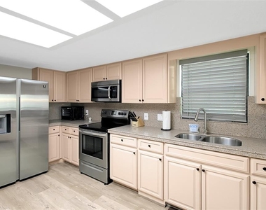 4003 Bayside Court - Photo Thumbnail 19