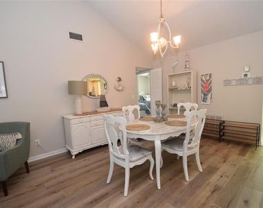 1720 Glenhouse Drive - Photo Thumbnail 6