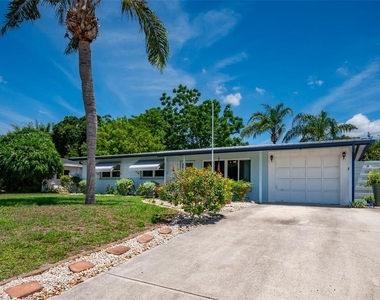 3801 Helene Street - Photo Thumbnail 3