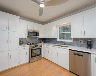 3801 Helene Street - Photo Thumbnail 11