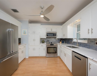 3801 Helene Street - Photo Thumbnail 10