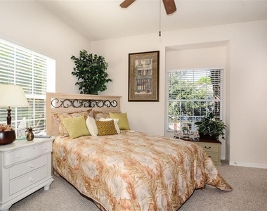 7685 Plantation Circle - Photo Thumbnail 17