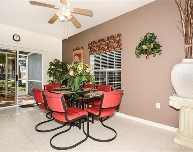 7685 Plantation Circle - Photo Thumbnail 7