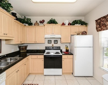 7685 Plantation Circle - Photo Thumbnail 8