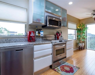 8625 Midnight Pass Road - Photo Thumbnail 12