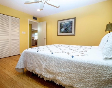 8625 Midnight Pass Road - Photo Thumbnail 36