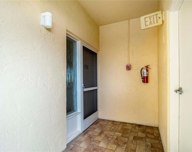 8625 Midnight Pass Road - Photo Thumbnail 5