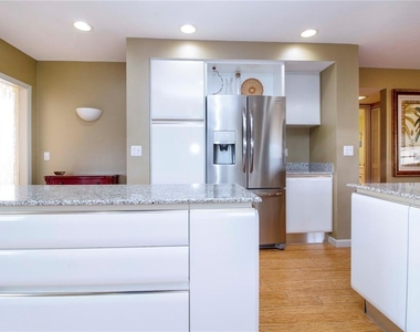8625 Midnight Pass Road - Photo Thumbnail 15