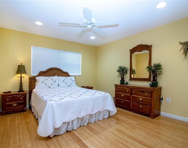 8625 Midnight Pass Road - Photo Thumbnail 35