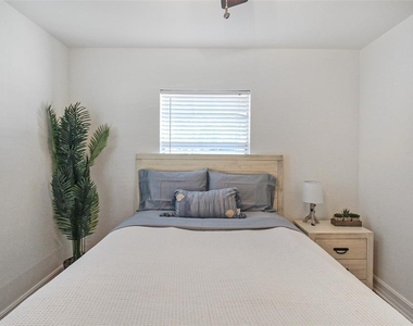 2403 19th Avenue W - Photo Thumbnail 28