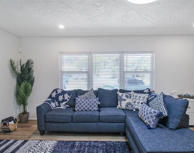 2403 19th Avenue W - Photo Thumbnail 8