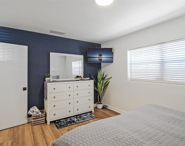 2403 19th Avenue W - Photo Thumbnail 25