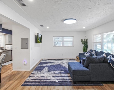 2403 19th Avenue W - Photo Thumbnail 6