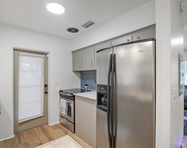 2403 19th Avenue W - Photo Thumbnail 14