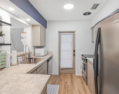 2403 19th Avenue W - Photo Thumbnail 12