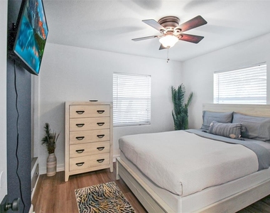 2403 19th Avenue W - Photo Thumbnail 27