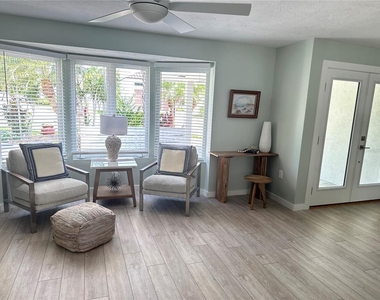 1723 Stanford Lane - Photo Thumbnail 7