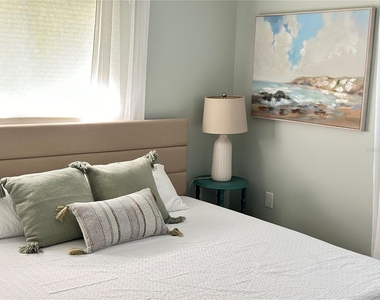 1723 Stanford Lane - Photo Thumbnail 17