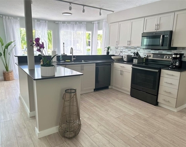 1723 Stanford Lane - Photo Thumbnail 10