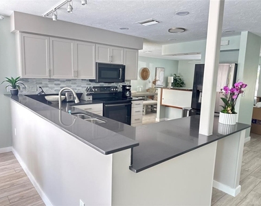 1723 Stanford Lane - Photo Thumbnail 11