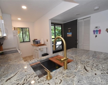 1720 Glenhouse Drive - Photo Thumbnail 2