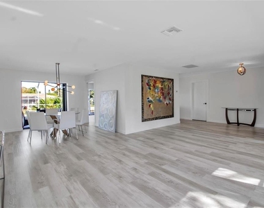 1649 Stanford Lane - Photo Thumbnail 3