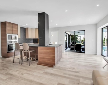 1649 Stanford Lane - Photo Thumbnail 6