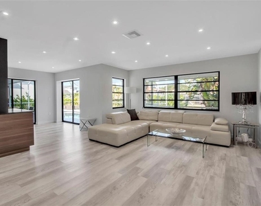 1649 Stanford Lane - Photo Thumbnail 5