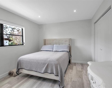 1649 Stanford Lane - Photo Thumbnail 11