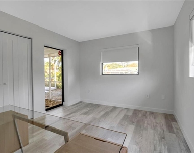 1649 Stanford Lane - Photo Thumbnail 12