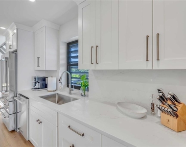 5611 Gulf Of Mexico Drive - Photo Thumbnail 18