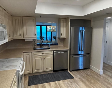 1465 Gulf Of Mexico Drive - Photo Thumbnail 10