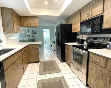 2908 Captiva Drive - Photo Thumbnail 1