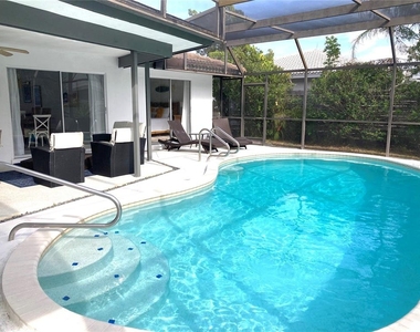 2908 Captiva Drive - Photo Thumbnail 11