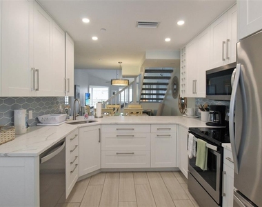 1275 Siesta Bayside Drive - Photo Thumbnail 8