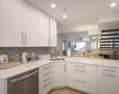 1275 Siesta Bayside Drive - Photo Thumbnail 9