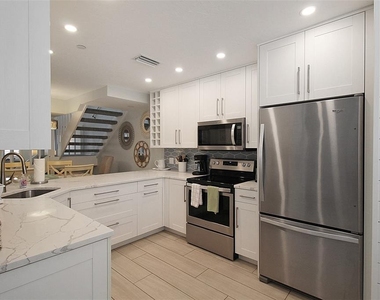 1275 Siesta Bayside Drive - Photo Thumbnail 7
