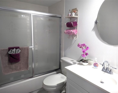 5377 Crestlake Boulevard - Photo Thumbnail 11