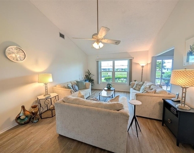 5377 Crestlake Boulevard - Photo Thumbnail 12