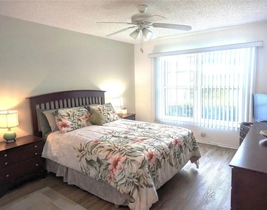5377 Crestlake Boulevard - Photo Thumbnail 6
