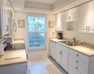 5377 Crestlake Boulevard - Photo Thumbnail 2