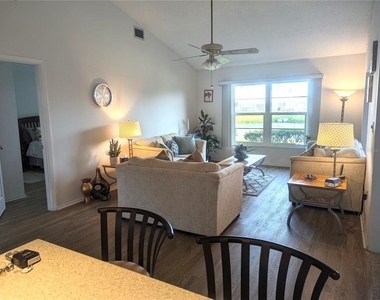 5377 Crestlake Boulevard - Photo Thumbnail 5